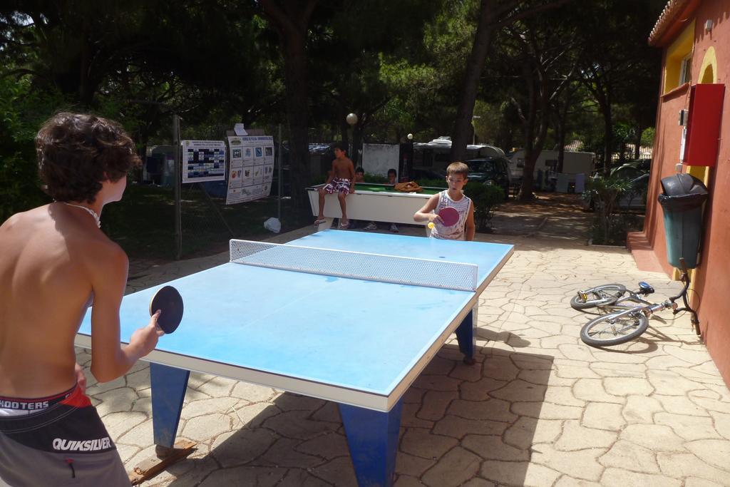 Complejo Turistico & Camping Cabopino Marbella Bagian luar foto