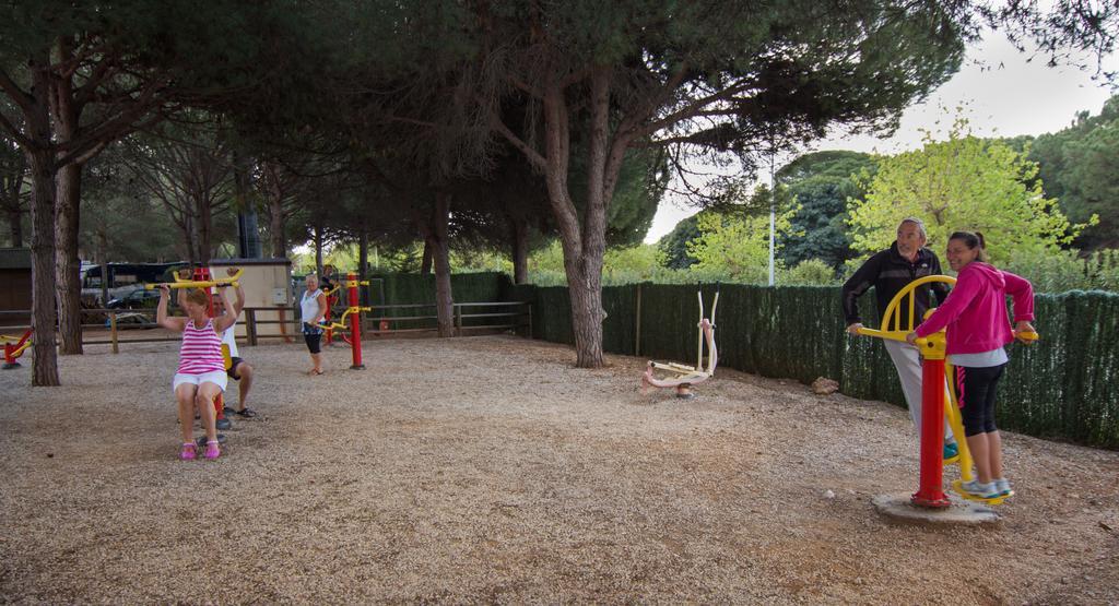 Complejo Turistico & Camping Cabopino Marbella Bagian luar foto