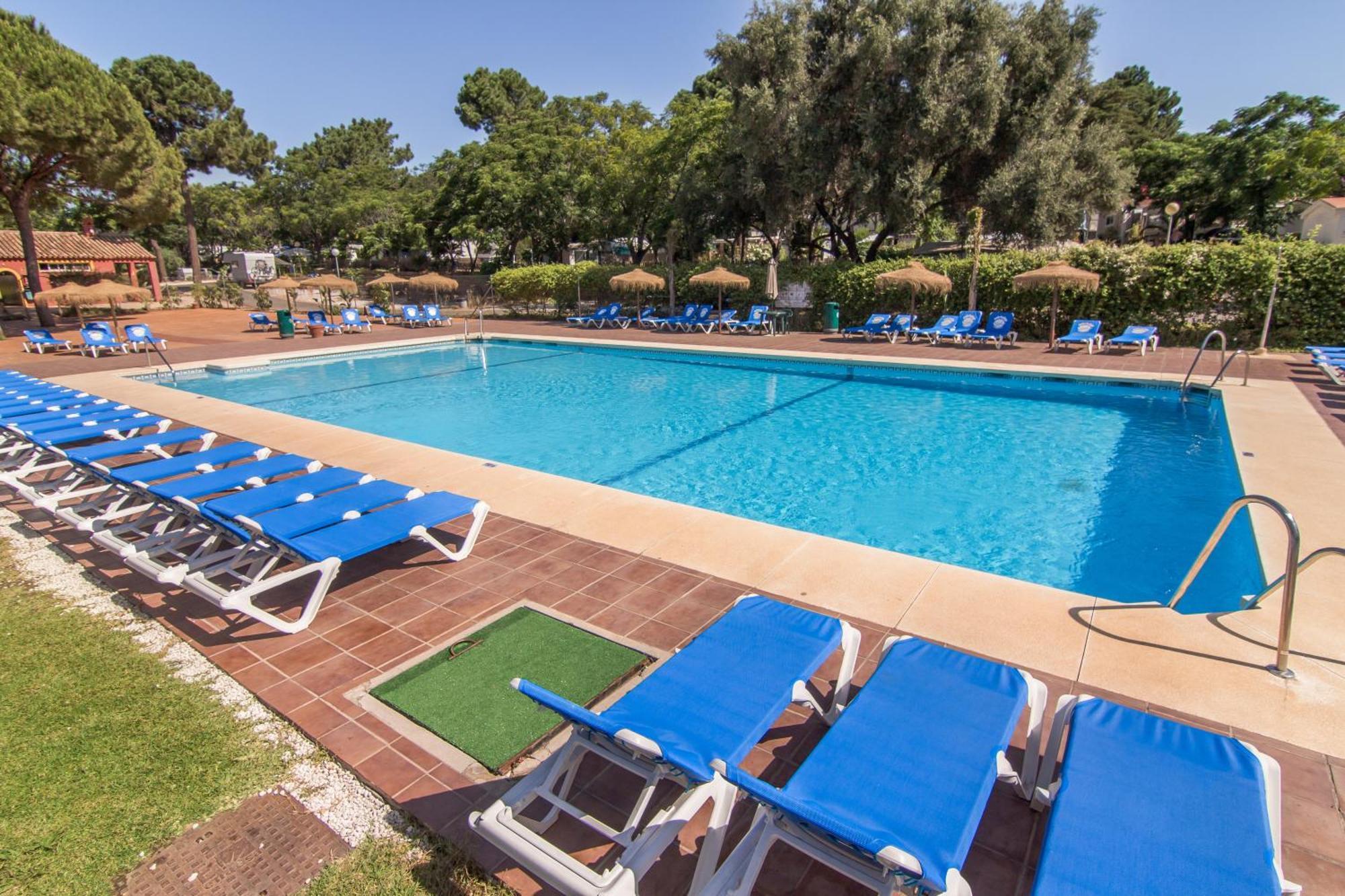 Complejo Turistico & Camping Cabopino Marbella Bagian luar foto